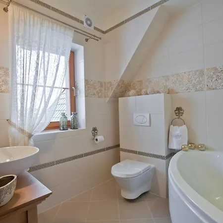 Grandeus Guest house *
