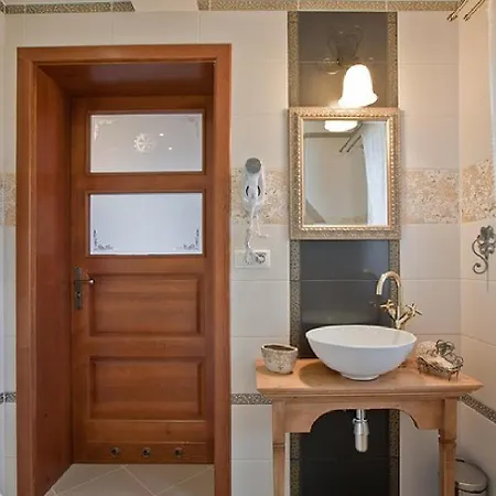 Grandeus Guest house *